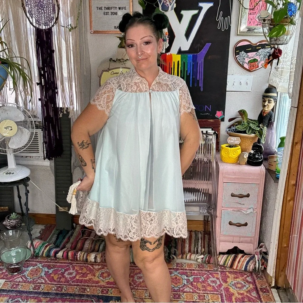 Vintage 1960s pale blue chiffon peignoir nightgown robe delicate lace sleeves - Picture 7 of 15